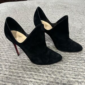 CHRISTIAN LOUBOUTIN Suede D'Orsay Pumps, size 7